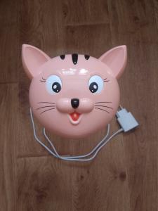 Детская настольная лампа в виде розового котика